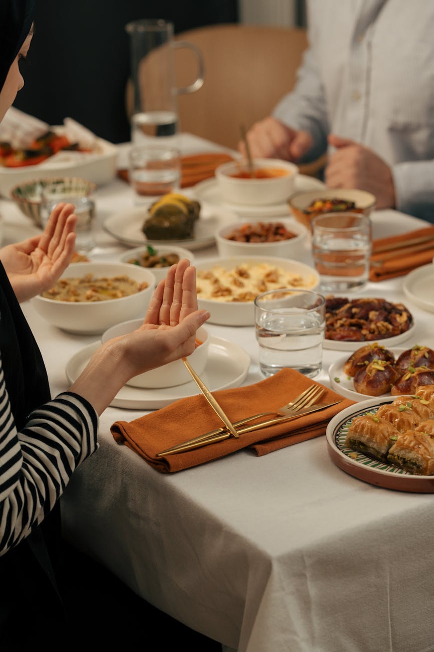 people on dinner during ramadan